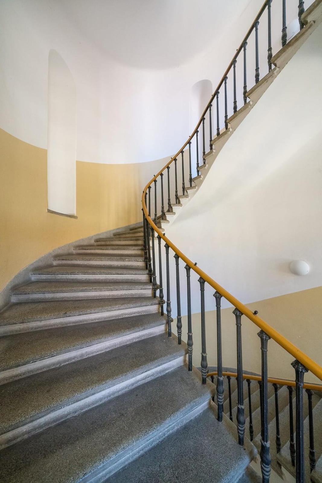 Quiet City Center Apartment In Hip & Foodie Area Praga Exterior foto