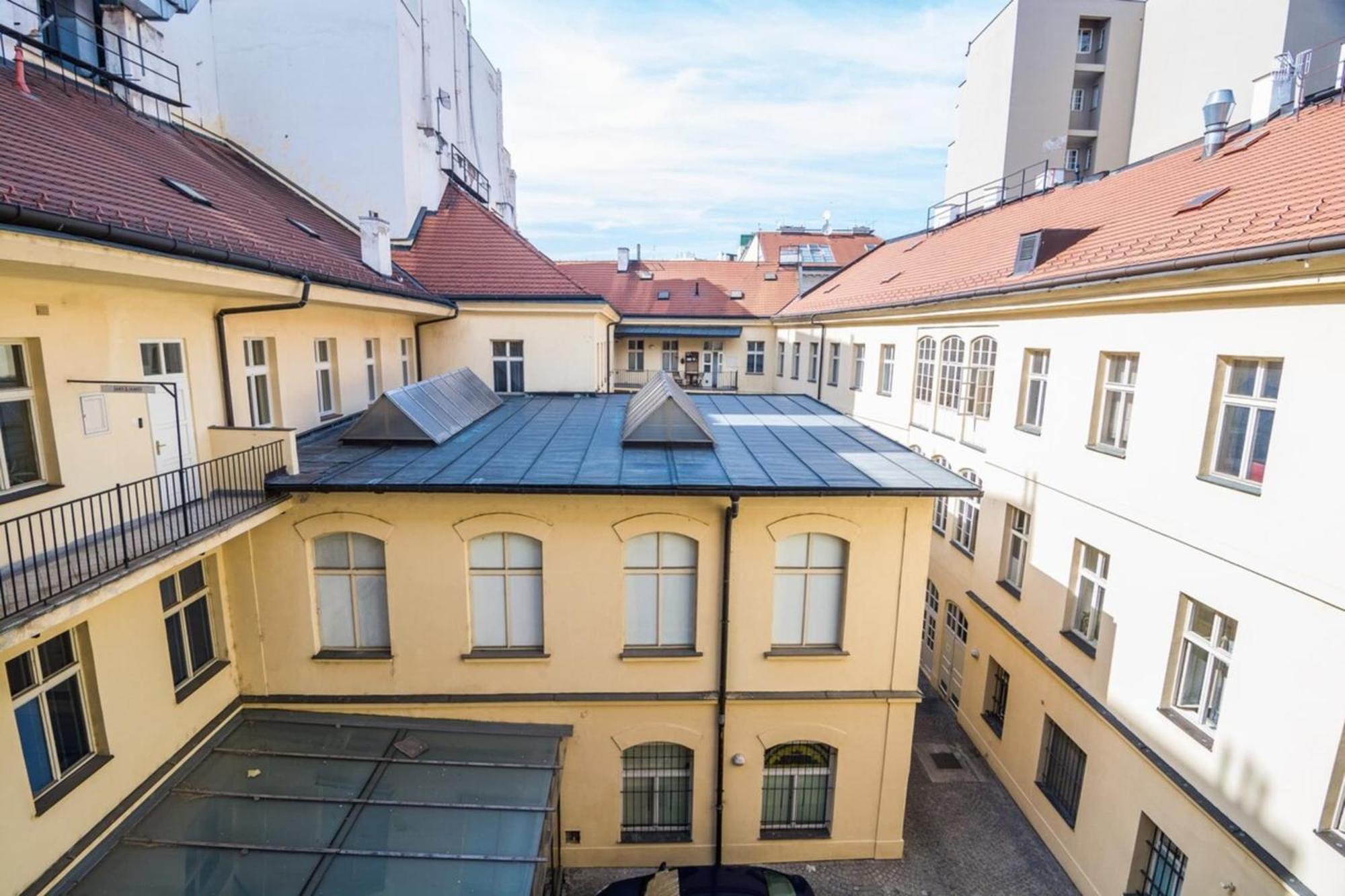 Quiet City Center Apartment In Hip & Foodie Area Praga Exterior foto